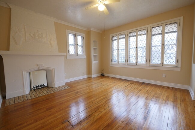 Building Photo - 821 W South St