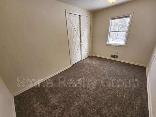 Building Photo - 44 Allendale Ln