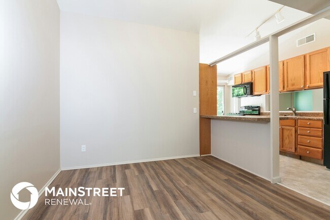 Building Photo - 3150 Durwood Dr