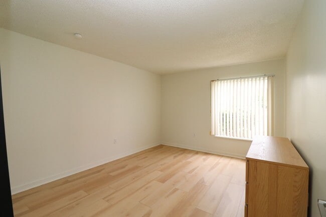Building Photo - 618 Orange Dr