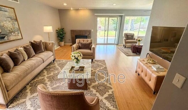 Building Photo - 851 Knollwood Dr