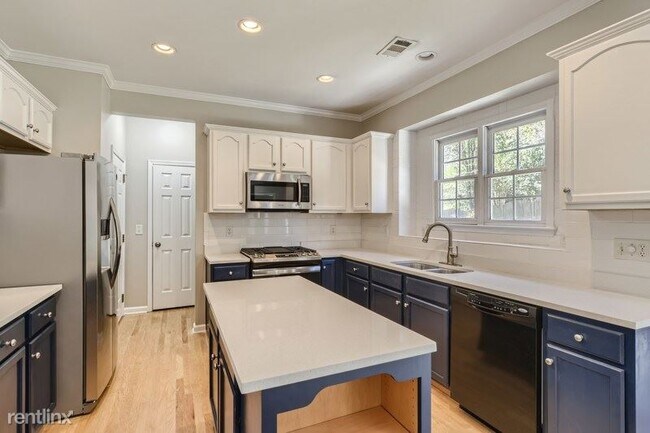 Building Photo - 5 br, 2.5 bath House - 206 Brightwater Dri...