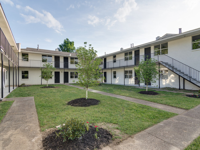 Primary Photo - Greenlaw Apartments