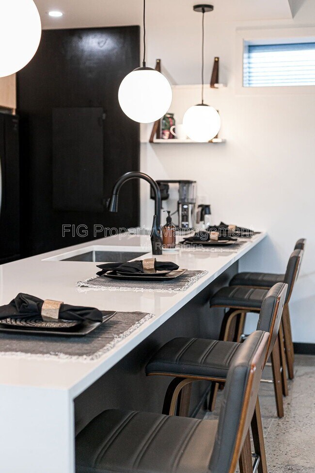 Building Photo - 3415 N Broadway