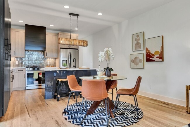 Building Photo - 660 Vernon Ave