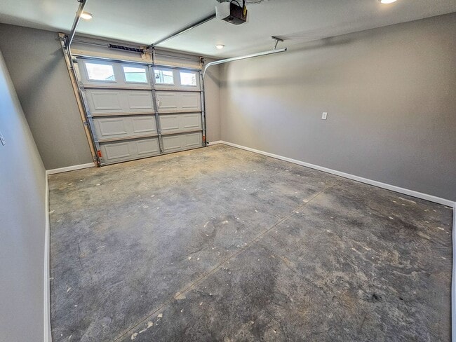 Building Photo - 1525 Green Ln