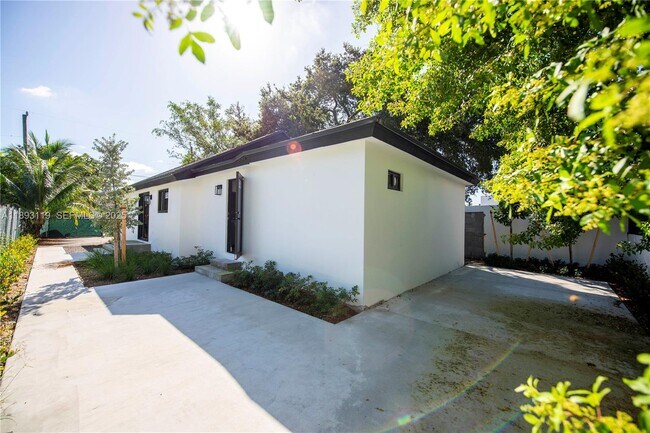 Building Photo - 764 NW 36th Ave