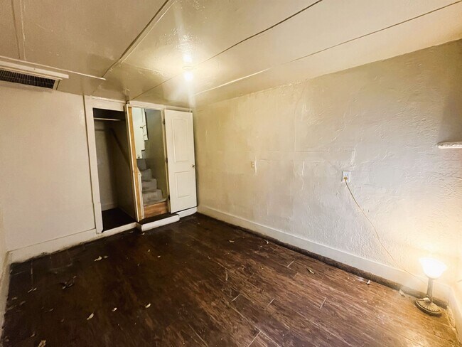 Building Photo - 1033 SW 63rd St