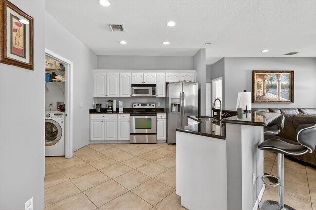 Building Photo - 1971 SW Breezeway St