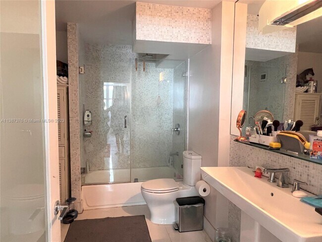 Building Photo - 9511 Collins Ave