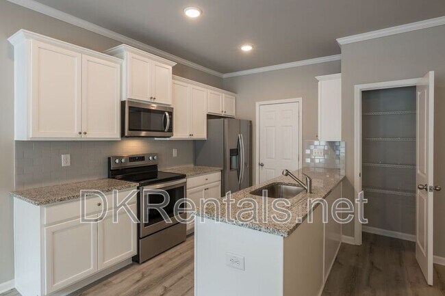 Building Photo - 3697 Acorn Dr