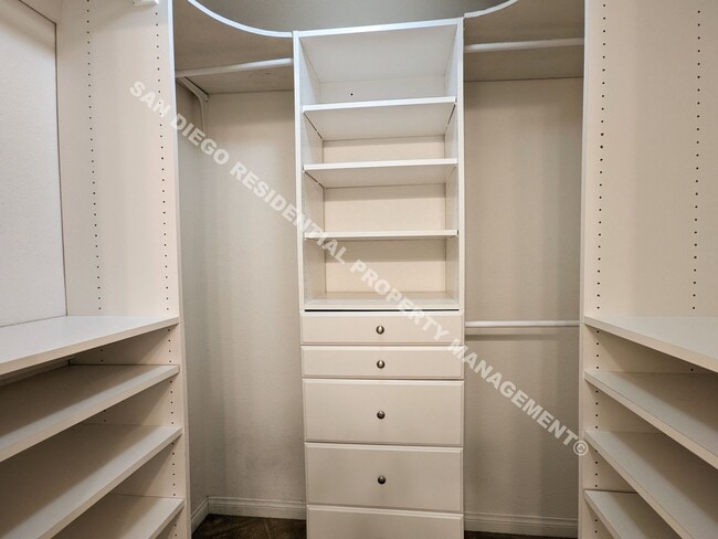 Building Photo - Incredible Two Bed, Two Bath, Condo in Lux...