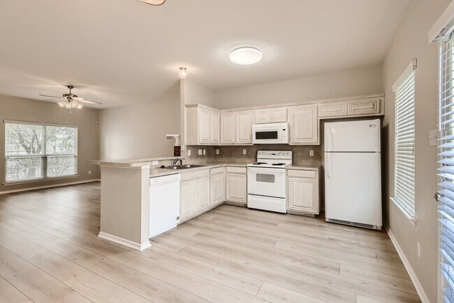 Building Photo - Less than 7 miles from Randolph AFB! Lawn care included!