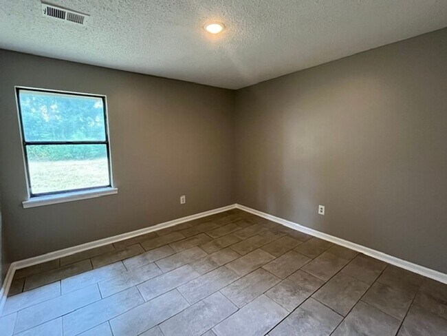 Building Photo - Renovated 3 Bedroom 1 Bath Home for Rent!!