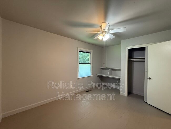 Building Photo - 725 Locust Ln