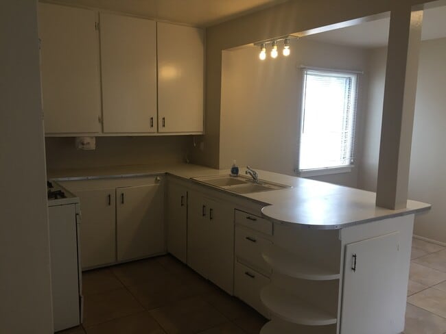 Building Photo - 2BD/1.5BA House - Moreno Valley, CA