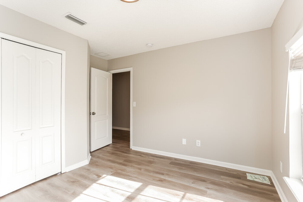 Building Photo - 1725 Saw Lake Drive