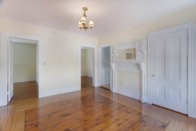 Building Photo - 2 Messervy St