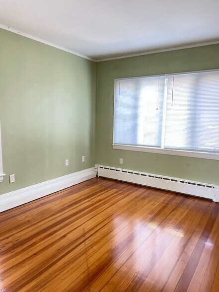 Bedroom - 637 Dix St