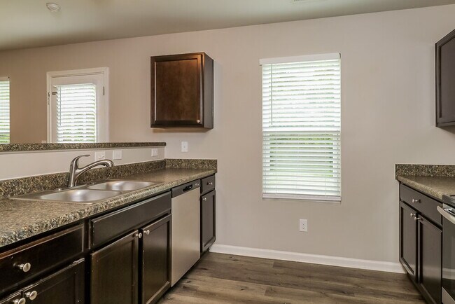 Building Photo - 137 Autumn Bluff Cir