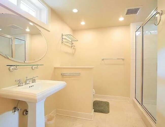 Building Photo - Traditional Home in Capitol Hill with Fenced Back Yard