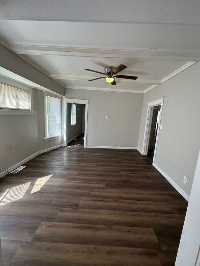 Building Photo - 4 bedroom