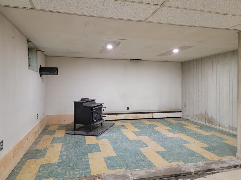 Building Photo - 358 Pool Rd