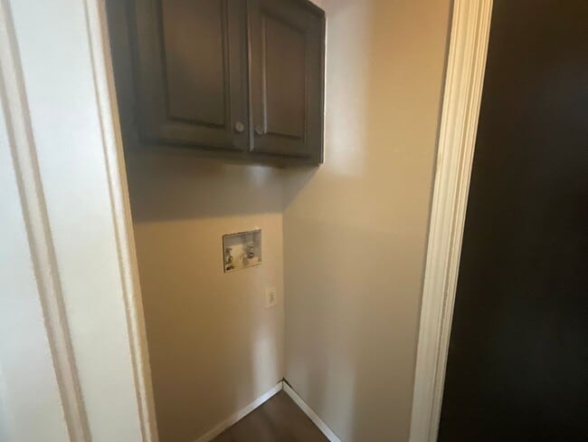 Building Photo - 3 Bed, 2 Bath, 1 Car Garage