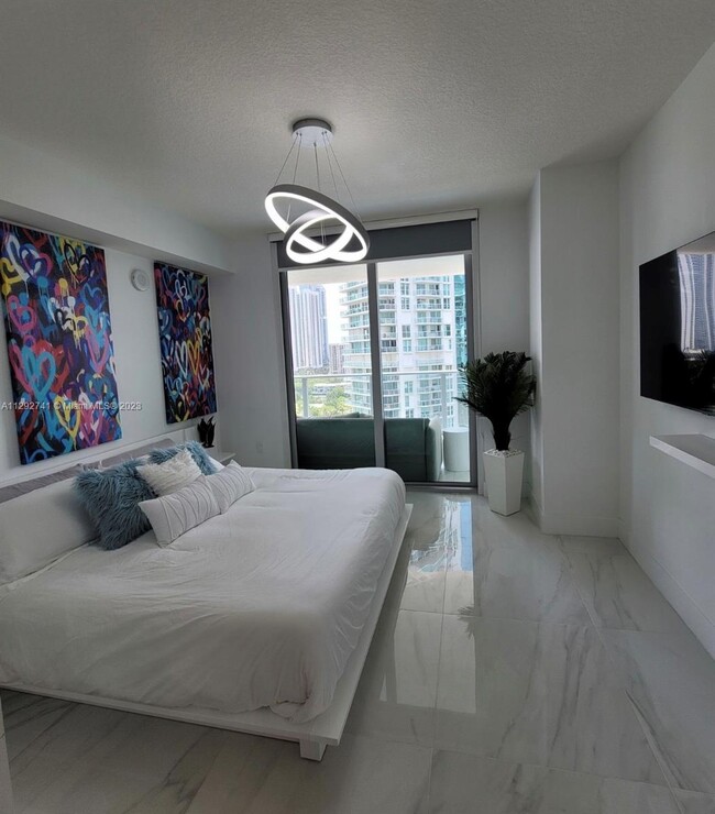 Building Photo - 300 Sunny Isles Blvd