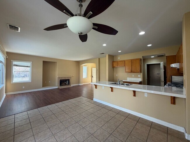 Building Photo - 1683 Falcon Peak St