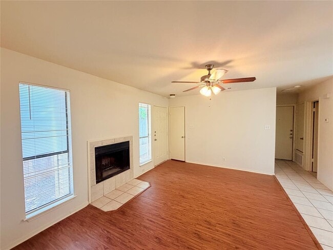 Building Photo - 405 Parkhill Cove