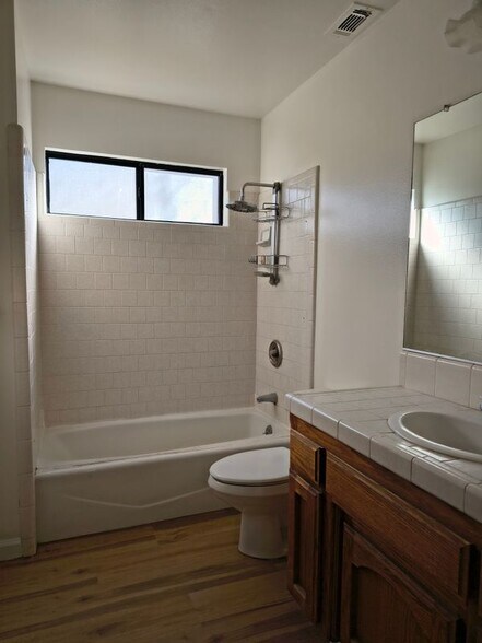 Building Photo - 1475 Godell St