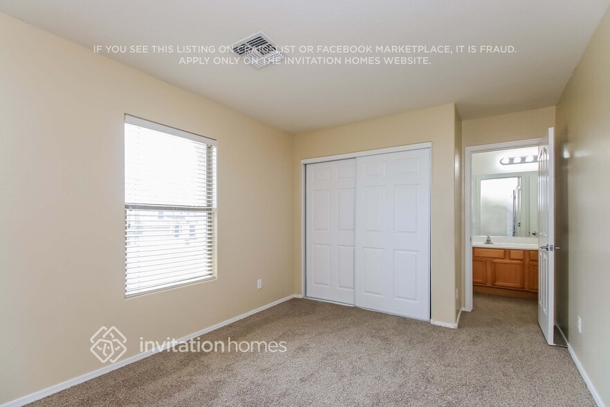 Building Photo - 7035 S San Jacinto Ct