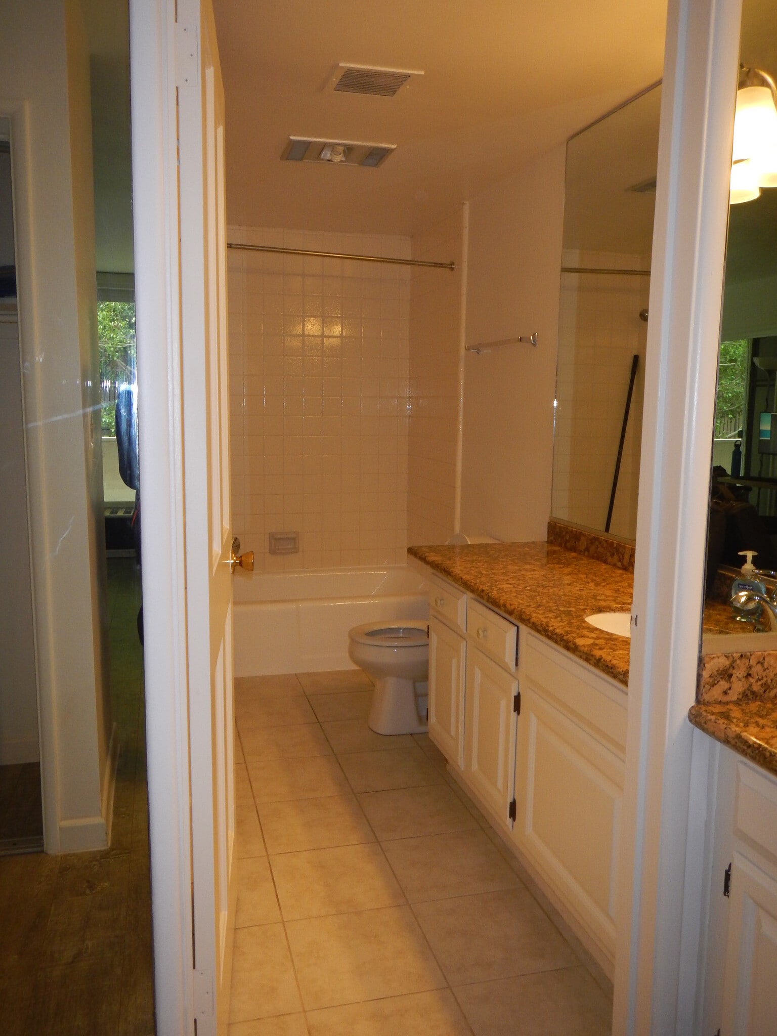 Building Photo - 540 Kelton Ave