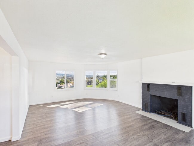 Building Photo - 2135 Washington St