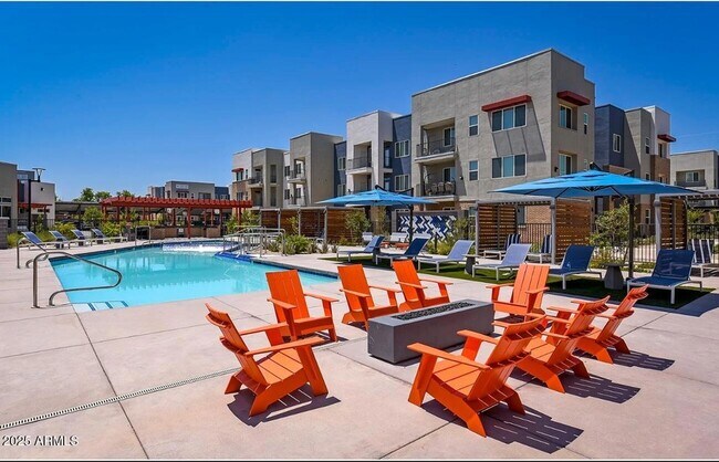 Building Photo - 7800 W Encanto Blvd