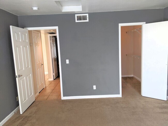 Building Photo - LA TERRAZA CIRCLE #306, CORONA 92879 (1 BE...