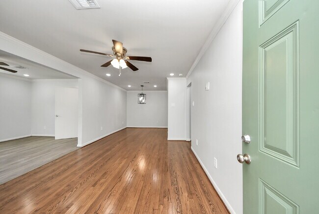 Building Photo - 5003 Enyart St