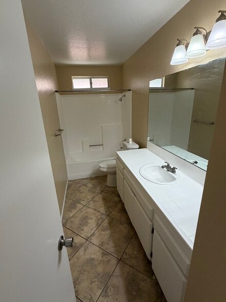 Guest Bathroom - 3865 Rexford Dr