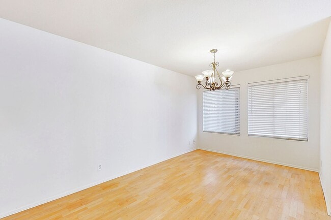Building Photo - Rare Shorecliff Villas for rent.  2 bd / 2...