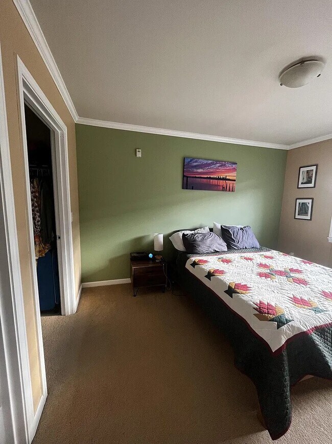 Primary Suite - 1125 E Olive St