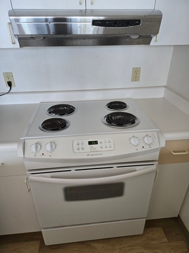 Building Photo - Breathtaking mountain view, 1 bdrm, 1 bath...