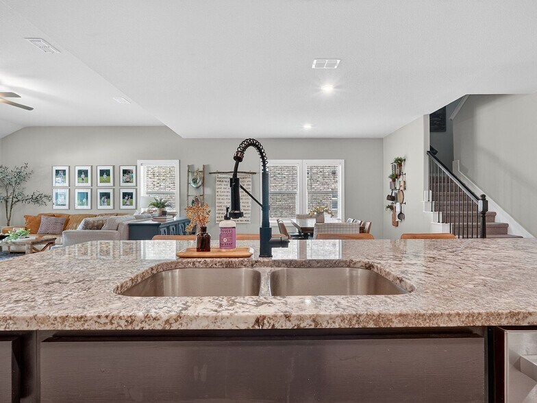 Building Photo - 480 Pebble Brook Ln