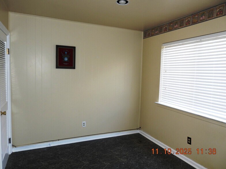 Eat-In Area of Kitchen - 1813 Bluemont Ave SW