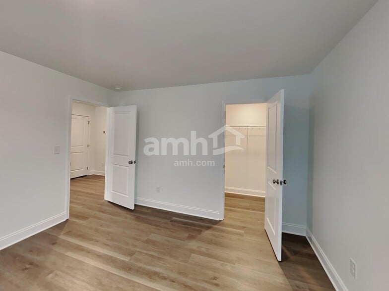 Building Photo - 1006 Guildcrest Ct