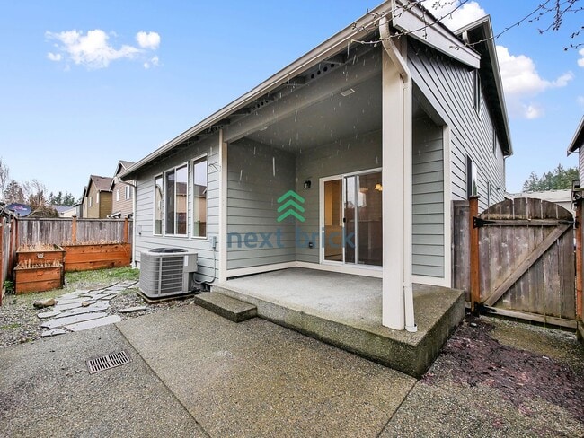 Building Photo - Charming 4 Bed 2.5 Bath for Rent!