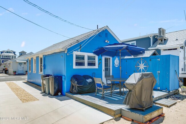 Building Photo - 28 11th Ln