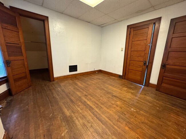 Building Photo - 213-215 N Paterson