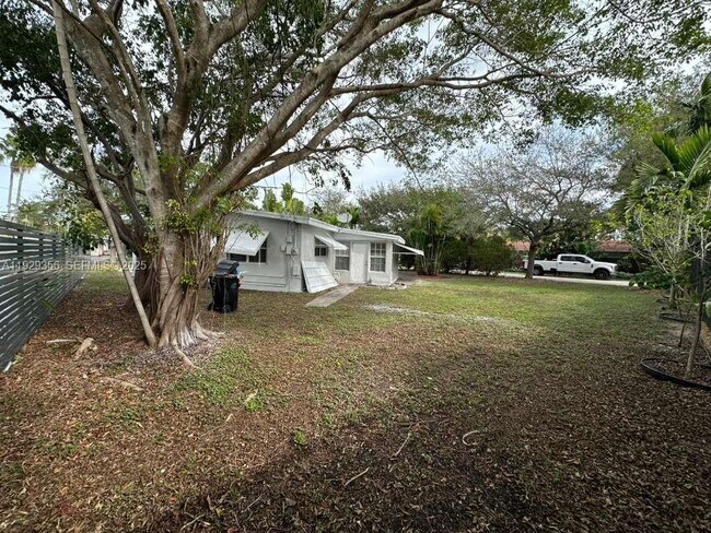 Building Photo - 1790 NE 18th St