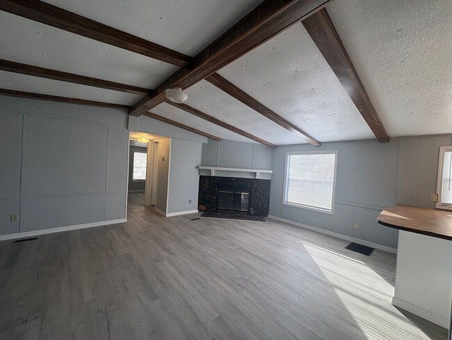 Building Photo - 3bed/2bath home ready now!! rent $1650/mo